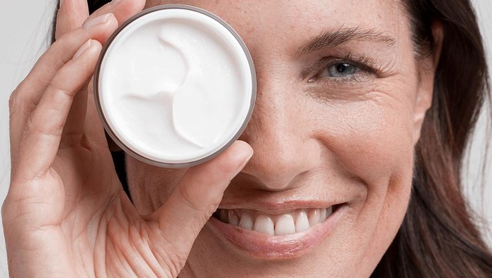Memasuki Usia 40 Tahun, Inilah Rutinitas Skincare Malam Hari yang Harus Dilakukan