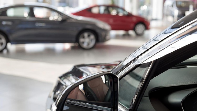 Membeli Mobil New cars at dealer showroom. Themed blur background with bokeh effect. Car auto dealership. Prestigious vehicles.