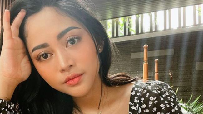 Selebgram Rachel Vennya mengakui tidak bijak membuka sayembara untuk memburu identitas lengkap netizen usil di media sosialnya.
