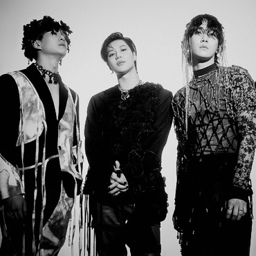 Lirik Lagu Terjemahan Don't Call Me - SHINee