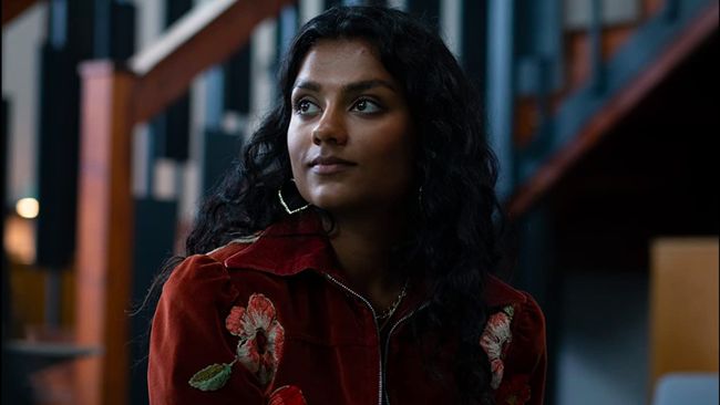 Bintang serial Sex Education, Simone Ashley, akan tampil di Bridgerton 2 sebagai Kate Sharma, orang yang ditaksir karakter Anthony.