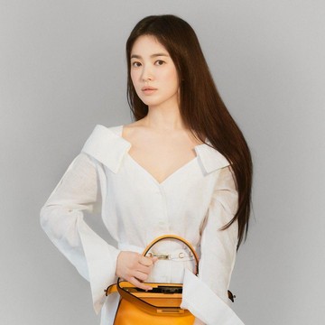 Song Hye Kyo Aktris Korea Pertama yang Terpilih Sebagai Brand Ambassador Fendi