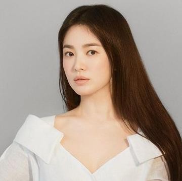 Tampil Memukau, Song Hye Kyo Menjadi Aktris Korea Pertama Brand Ambassador Fendi