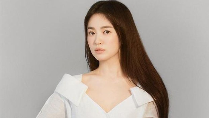 Tampil Memukau, Song Hye Kyo Menjadi Aktris Korea Pertama Brand Ambassador Fendi