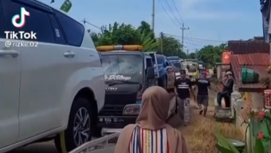 Viral! Satu Desa Borong Mobil hingga Ratusan Unit di Tuban Viral! Satu Desa Borong Mobil hingga Ratusan Unit di Tuban