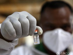 NasDem Sesalkan Kerumunan Vaksinasi di Pasar Tanah Abang Tak Diantisipasi