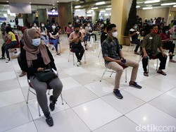 Vaksinasi Tahap Kedua Cuma Sasar Pedagang Pasar, Pelaku UMKM Protes
