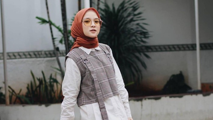 5 Gaya Hijab ala Nissa Sabyan, Ciri Khas Banget!