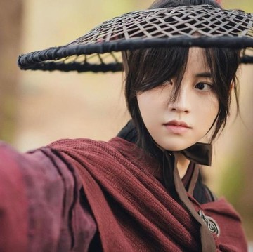 img-title 5 Pesona Kim So Hyun dalam Drama Sageuk, dari Putri Mahkota hingga Tentara Perang