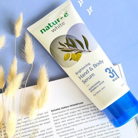 5 Rekomendasi Body Serum yang Ampuh Cerahkan Kulit 5 Rekomendasi Body Serum yang Ampuh Cerahkan Kulit