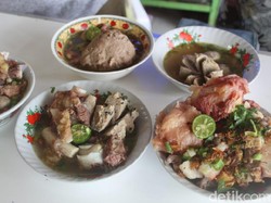 Bakso Kameumeut yang Berlimpah Tetelan Sapi