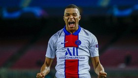Hattrick ke Gawang Barcelona, Momen Mbappe Jual Diri