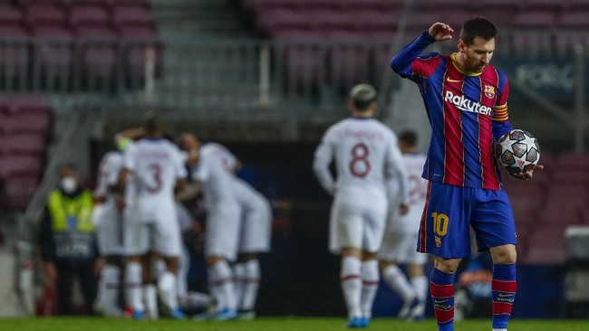 FOTO: Markas Barcelona Jadi Taman Bermain PSG