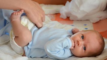 CARA MERAWAT BAYI BARU LAHIR