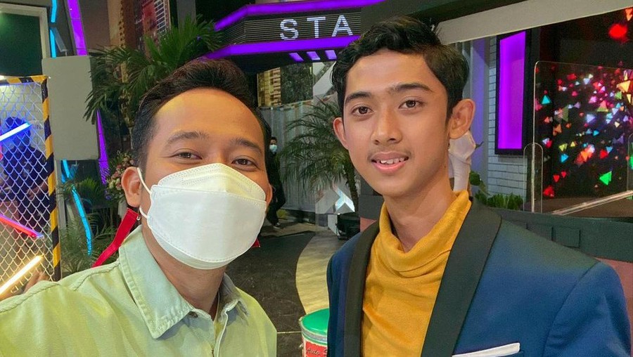 Denny Cagur dan kembaran Arya Saloka