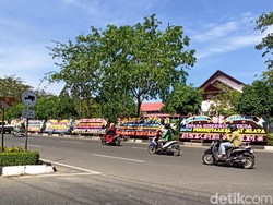 Kantor Gubernur Diserbu Karangan Bunga, Ini Bukti Aceh Termiskin di Sumatera