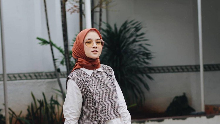 Gaya hijab Nissa Sabyan.