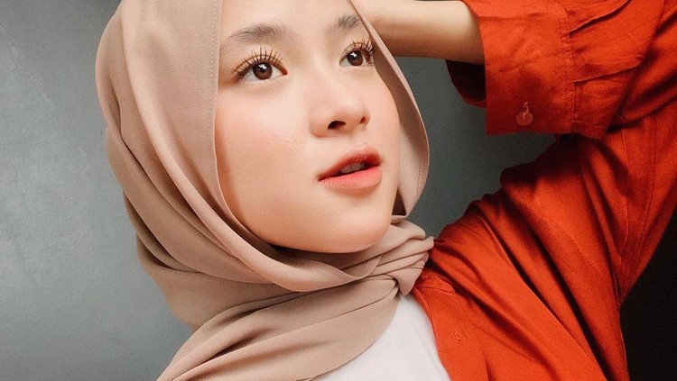 Gaya hijab Nissa Sabyan.