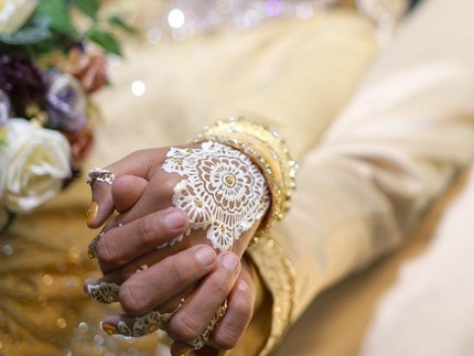 Pakai Suntiang 4 Kg di Kepala, Pengantin Ini Nyaris Pingsan