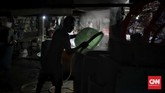 FOTO: Lonjakan Harga Kedelai Bikin Tahu-Tempe Mahal Harga biji kedelai terus menguat di tengah penurunan ekspor dari Amerika Serikat dan sentimen proyeksi kenaikan pasokan dari negara produsen.