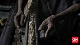 FOTO: Lonjakan Harga Kedelai Bikin Tahu-Tempe Mahal Harga biji kedelai terus menguat di tengah penurunan ekspor dari Amerika Serikat dan sentimen proyeksi kenaikan pasokan dari negara produsen.