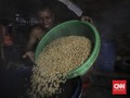 FOTO: Lonjakan Harga Kedelai Bikin Tahu-Tempe Mahal