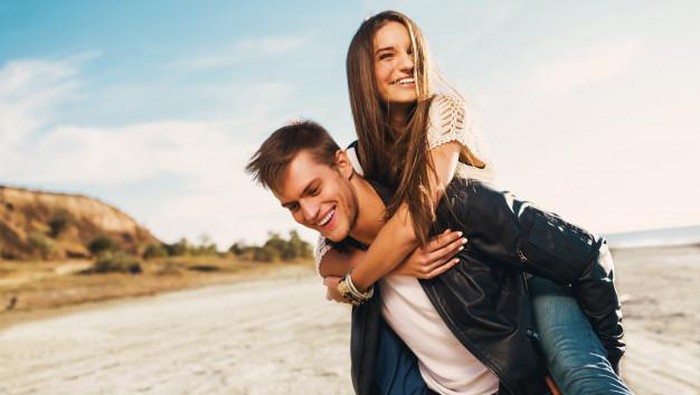 Kenapa Sih Cowok Suka Tarik Ulur? Hmm, Sesimpel Ini Alasannya!