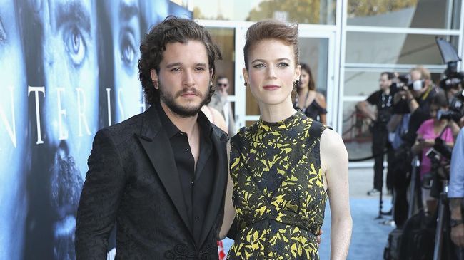 Kit Harington dilaporkan telah resmi menjadi ayah. Anak pertamanya dari sang istri, Rose Leslie, itu berjenis kelamin laki-laki.