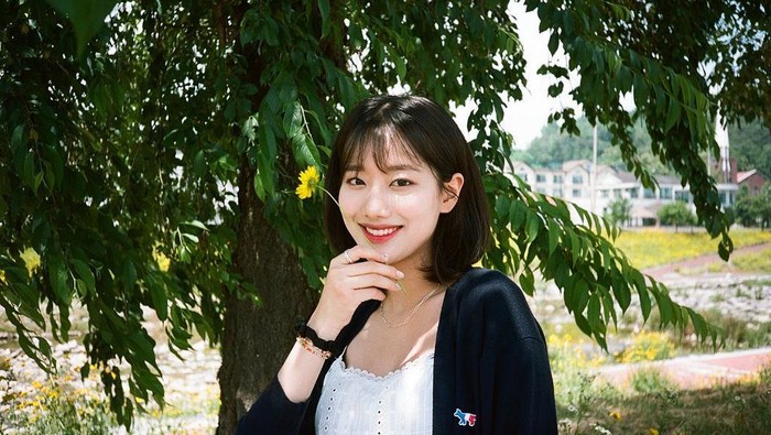 Dipilih Sebagai Idol Tercantik oleh Banyak Idol, Berikut Potret Lee Naeun APRIL yang Mempesona