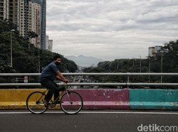 Polisi Imbau Warga Tak Ambil Foto Gunung Gede Pangrango di Flyover Kemayoran