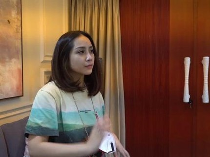 Sahabatan, Nagita Slavina Menangis Haru Saat Zaskia Sungkar Melahirkan