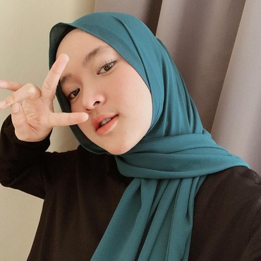 Nissa Sabyan Tampil Perdana Usai Isu Hamil, Netizen Fokus Bagian Perut