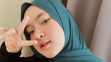 Nissa Sabyan Tampil Perdana Usai Isu Hamil, Netizen Fokus Bagian Perut