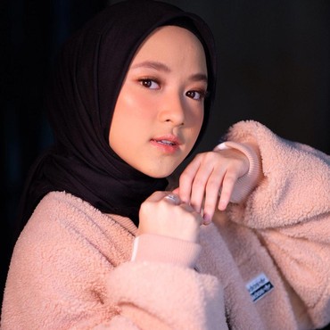 Nissa Sabyan Tenangkan Diri VS Elly Sugigi Bongkar Hubungan Settingan Artis