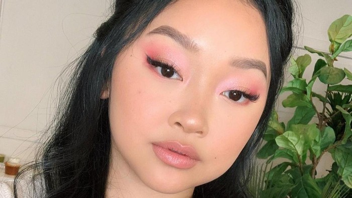 Punya Monolid Eye? Riasan Mata ala Lana Condor Bisa Banget Dicoba!