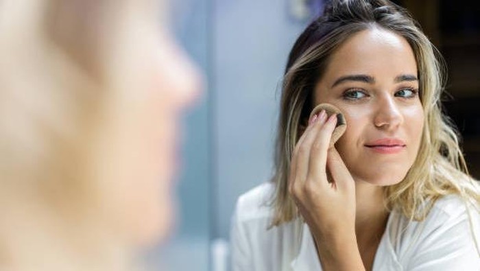 Rekomendasi Bedak Tabur yang Cocok untuk Kulit Kering Rekomendasi Bedak Tabur yang Cocok untuk Kulit Kering