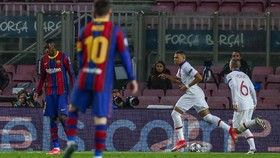 2 Momen Mbappe Hancurkan Messi