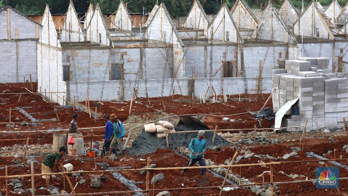 Suasana proyek pembangunan perumahan di Depok, Jawa Barat, Rabu (17/2/2021). Harga hunian rumah masih menunjukkan kenaikan pada kuartal IV-2020 namun laju kenaikan melambat. (CNBC Indonesia/Tri Susilo)