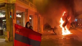 VIDEO: Rapper Ditahan, Bentrokan Terjadi di Barcelona