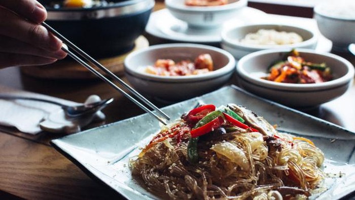 Tidak Asal Melahap, Orang Korea Punya Etika Makan Sendiri, Lho!