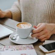 4 Tips Menjaga Kesehatan Gigi dan Mulut Bagi Pencinta Kopi, Yuk Terapkan!