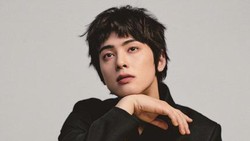 Gaya Rambut Baru Cha Eun Woo di Pemotretan Majalah Bikin Pangling