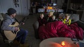 FOTO: Badai Salju di Texas Putus Pasokan Listrik Jutaan Rumah Cuaca dingin ekstrem membuat 8 juta orang yang tinggal di Texas, AS dan Meksiko tidak mendapatkan pasokan listrik.