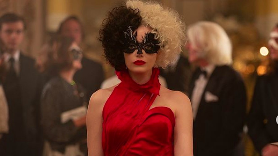 Emma Stone sebagai Cruella Emma Stone sebagai Cruella