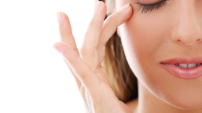 Eye Cream 101: Penting untuk Dipakai Nggak, Sih?