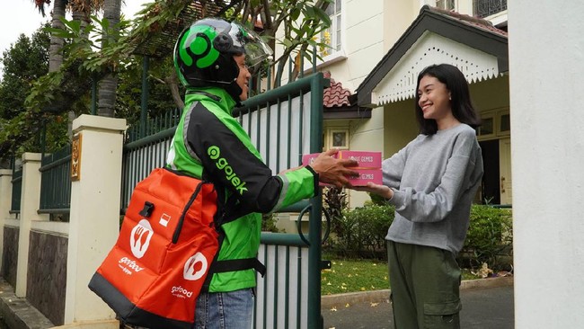 Gojek menggandeng KLHK dalam upaya mengurangi penggunaan sampah sekali pakai melalui tiga strategi GoGreener.