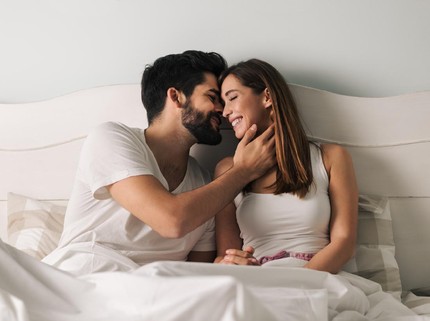 5 Posisi Seks untuk Malam yang Romantis dengan Suami