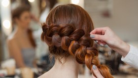 5 Tips Agar Rambut Tetap Sehat Meski Dikepang Seharian