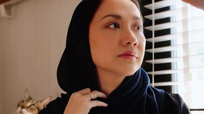 Belajar Menghadapi Kesedihan dari Bunga Citra Lestari