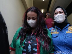 Penampakan Jennifer Jill Usai Dibawa ke BNN Cawang